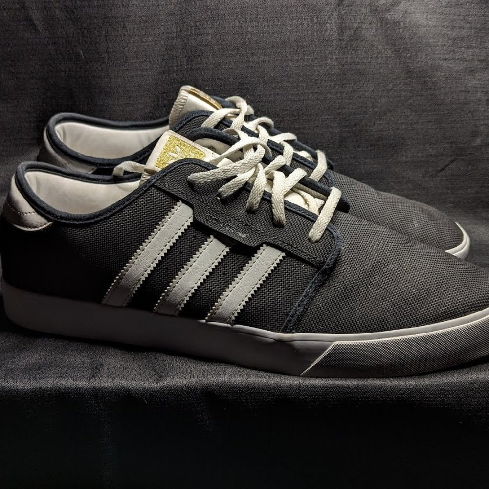 Adidas Mens Seeley Black and Gold Fashion Sneaker Size 13
